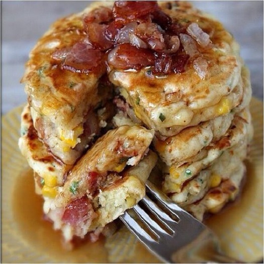 bacon pancakes with maple syrup 01.jpg